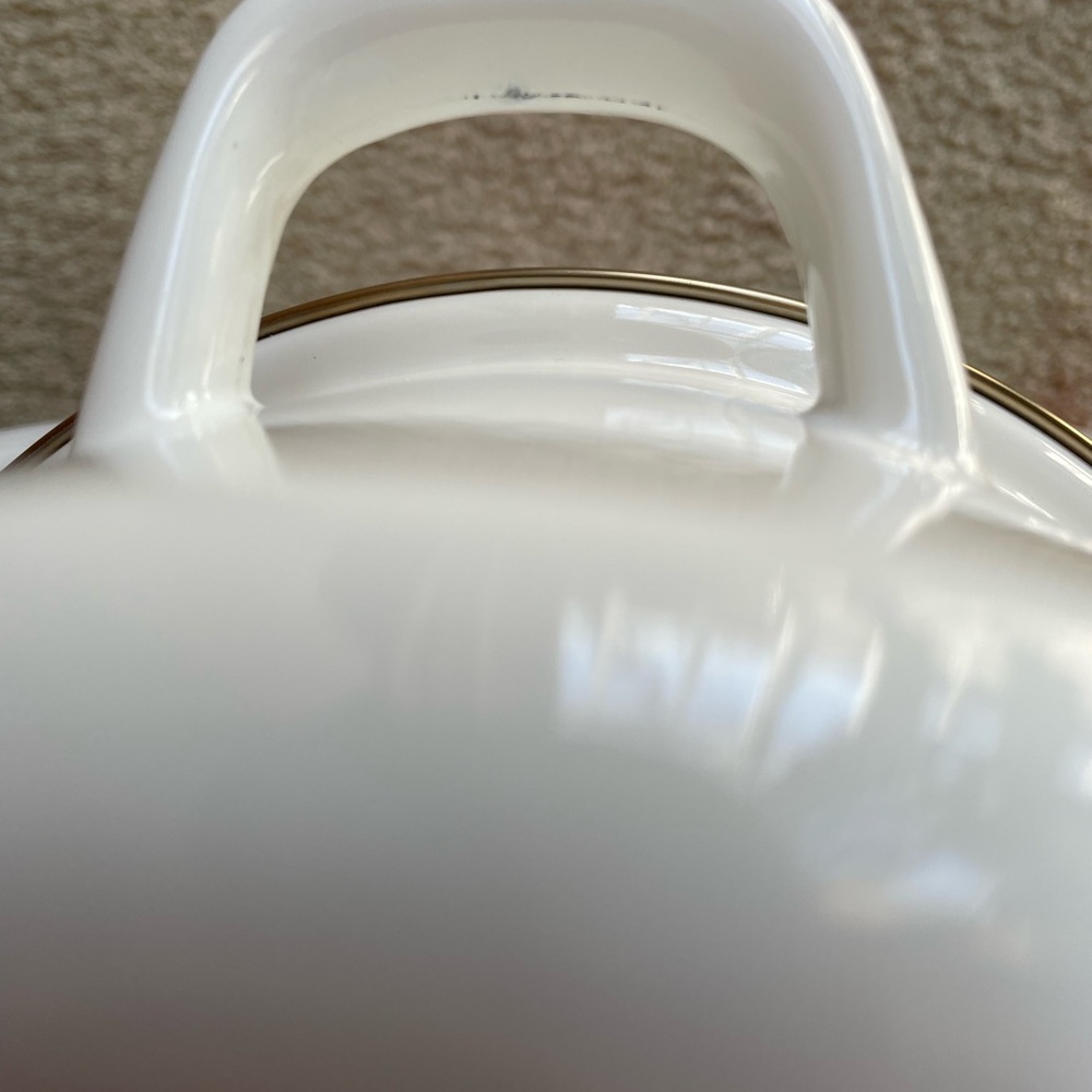 New Le Creuset White Petite Stockpot (3.8 quart) with/ Pretty gold color knob! - Picture 6 of 8